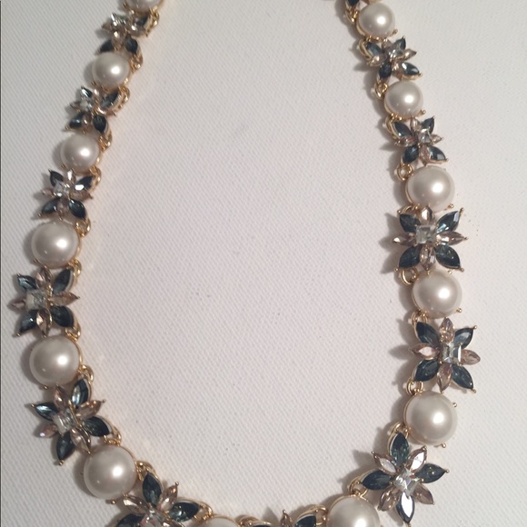 Faceted Blue Crystal and Pearl Statement Necklace - Picture 4 of 8